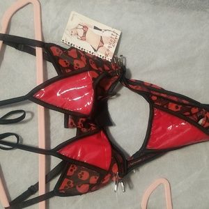 In this bundle there is 3 items all size s/m.